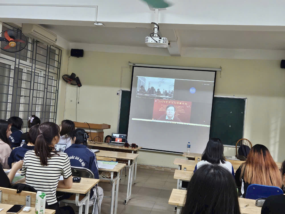 Khám phá địa lý, văn hóa Trung Quốc qua góc nhìn mới: Cảm nhận của vinh viên K67 Chuyên ngành Trung Quốc học, Khoa Đông phương học,  sau khi học tập cùng Giáo sư Bi Geng, Giảng viên Trường Đại học Nông Nghiệp Hoa Trung, Vũ Hán.