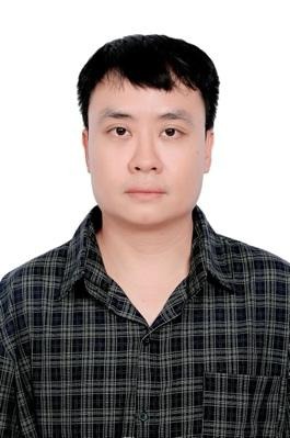 穿绿色衬衫的男人

描述已自动生成