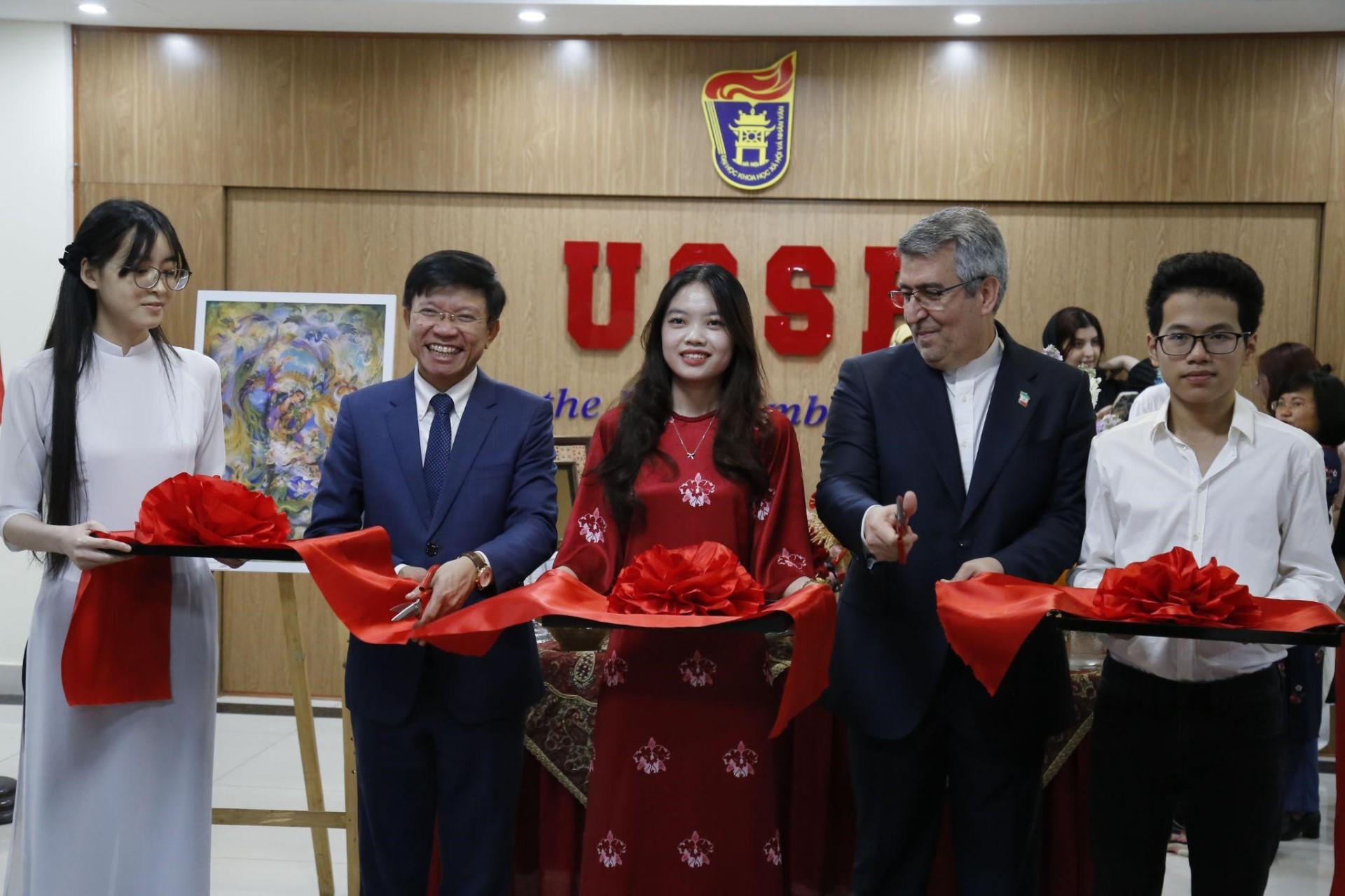 The Iranian Embassy creates a solid academic bridge with VNU-USSH, deepening the Vietnam-Iran cooperative relationship