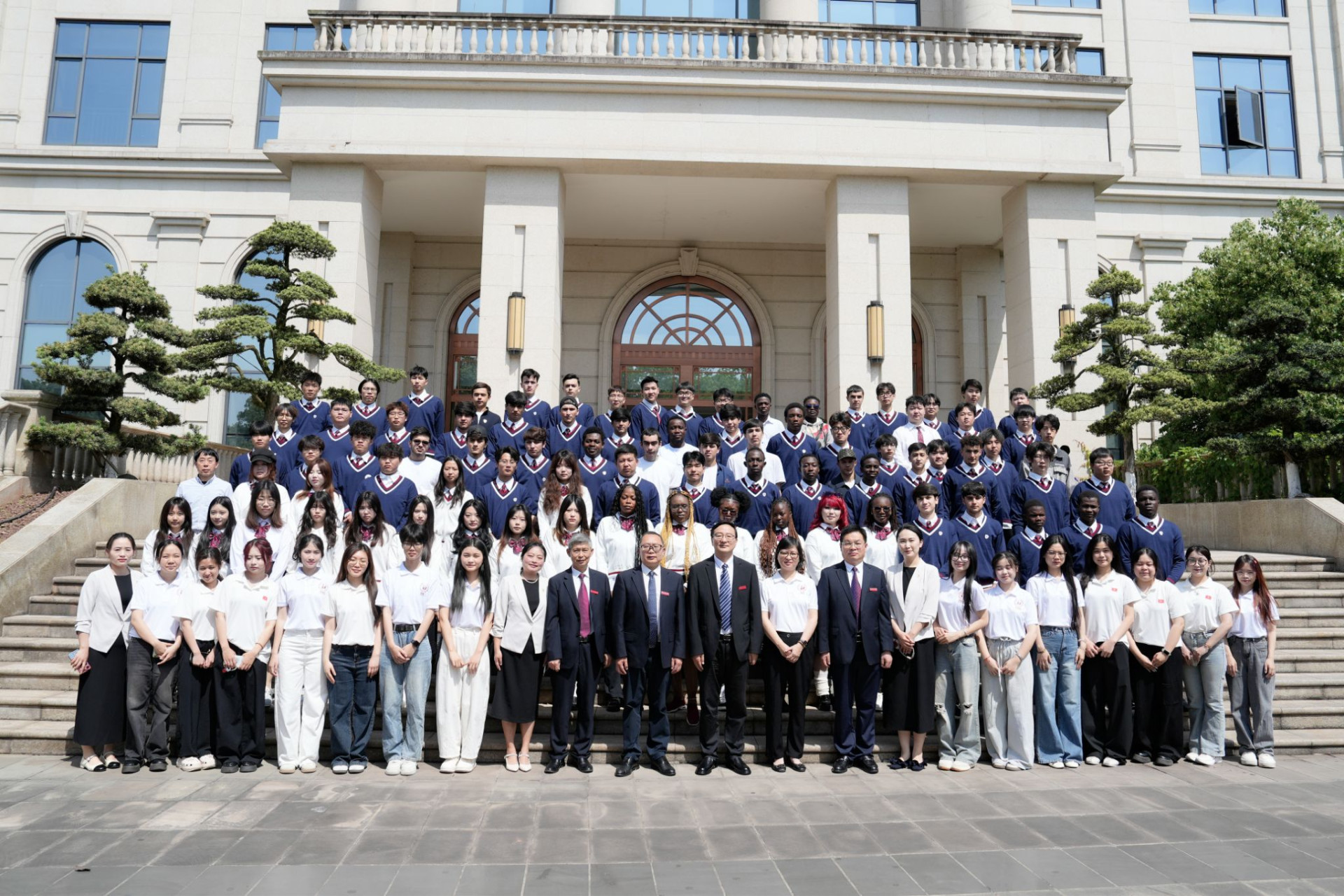 SINH VIÊN CHUYÊN NGÀNH TRUNG QUỐC HỌC THAM GIA CHƯƠNG TRÌNH HỌC TẬP VÀ TRẢI NGHIỆM TẠI HỌC VIỆN NGHỀ KHOA HỌC KỸ THUẬT VÀ SÁNG TẠO TRÙNG KHÁNH (19/04 - 24/04/2026)